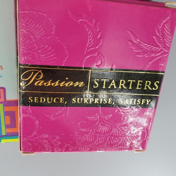 Lot of 4 tiny Books and Passion Game - Picture 12 of 13